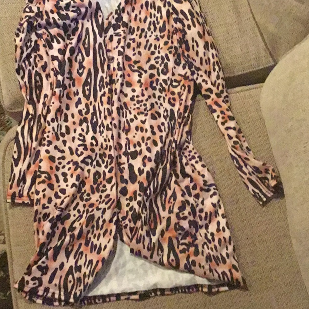 Medium Instagram cheetah sweater. Never been worn.
